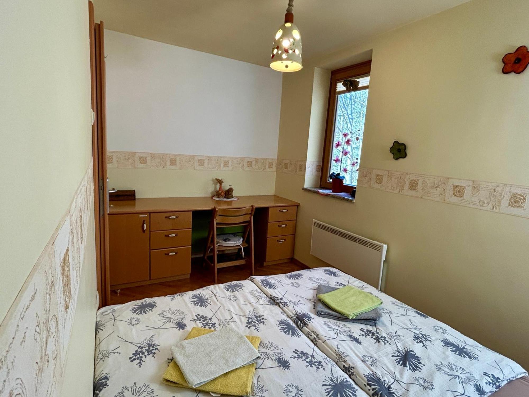 Crystal Rose Apartment *